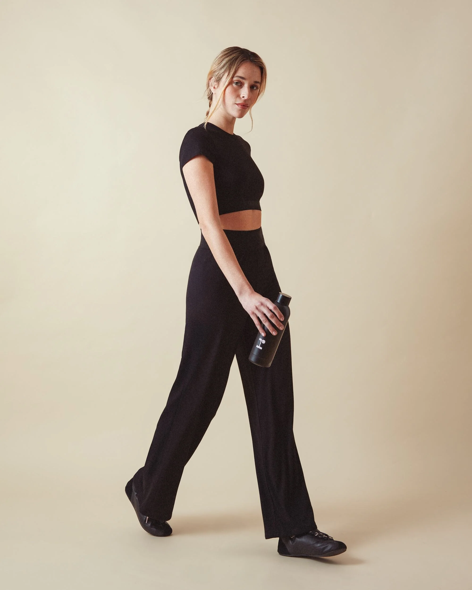 Pantaloni in morbido tessuto elastico con vita alta