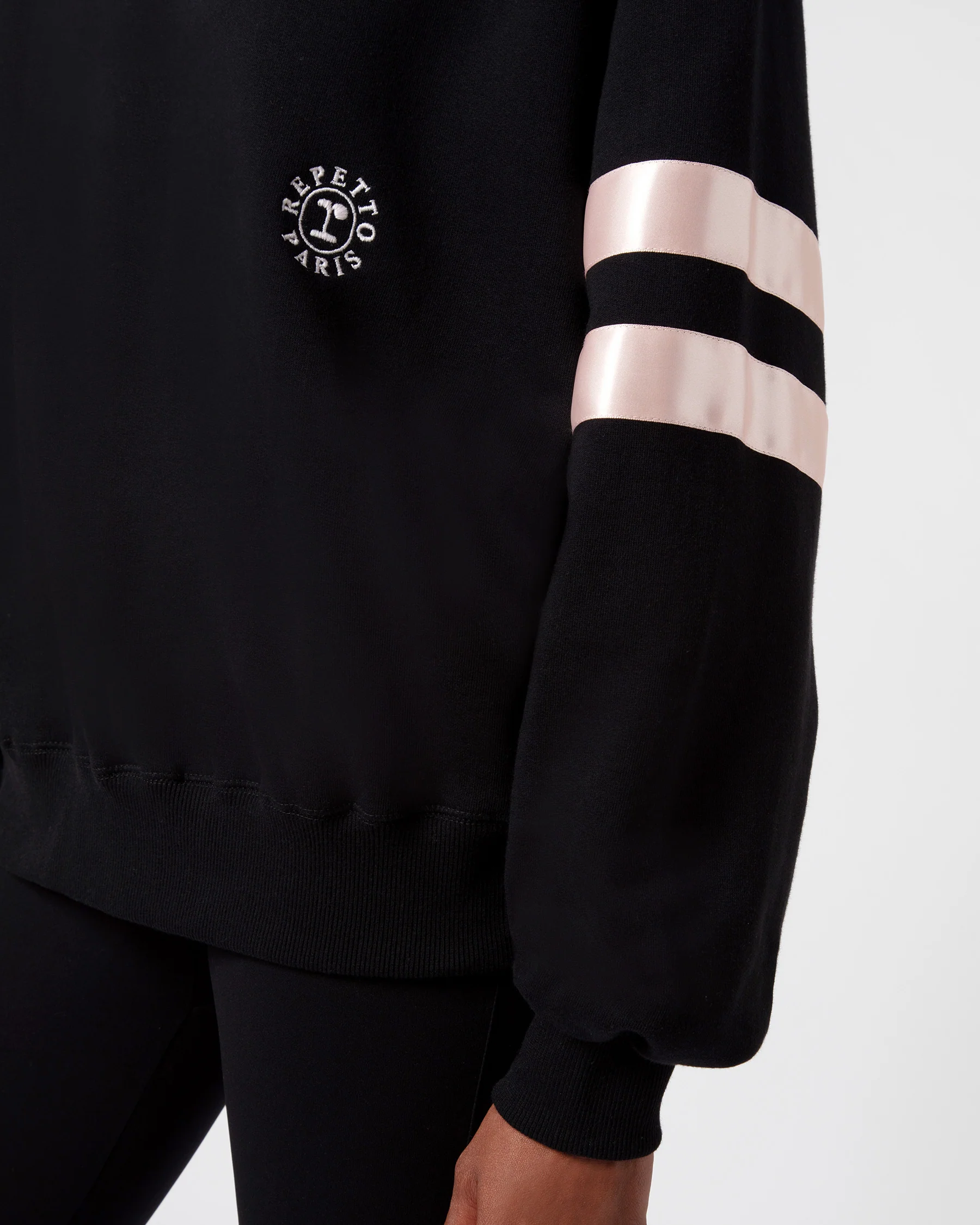 Felpa oversize in satin firmata
